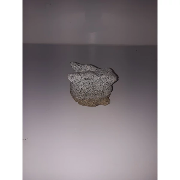 Gránitfigura kézzel faragott      